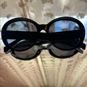 Elegant Black Sunglasses